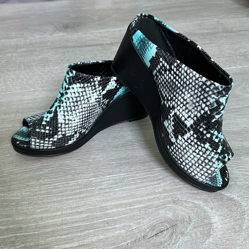 Rockwell Tharp St.Tropez Wedge Python Design White/Black/Turquoise size …
